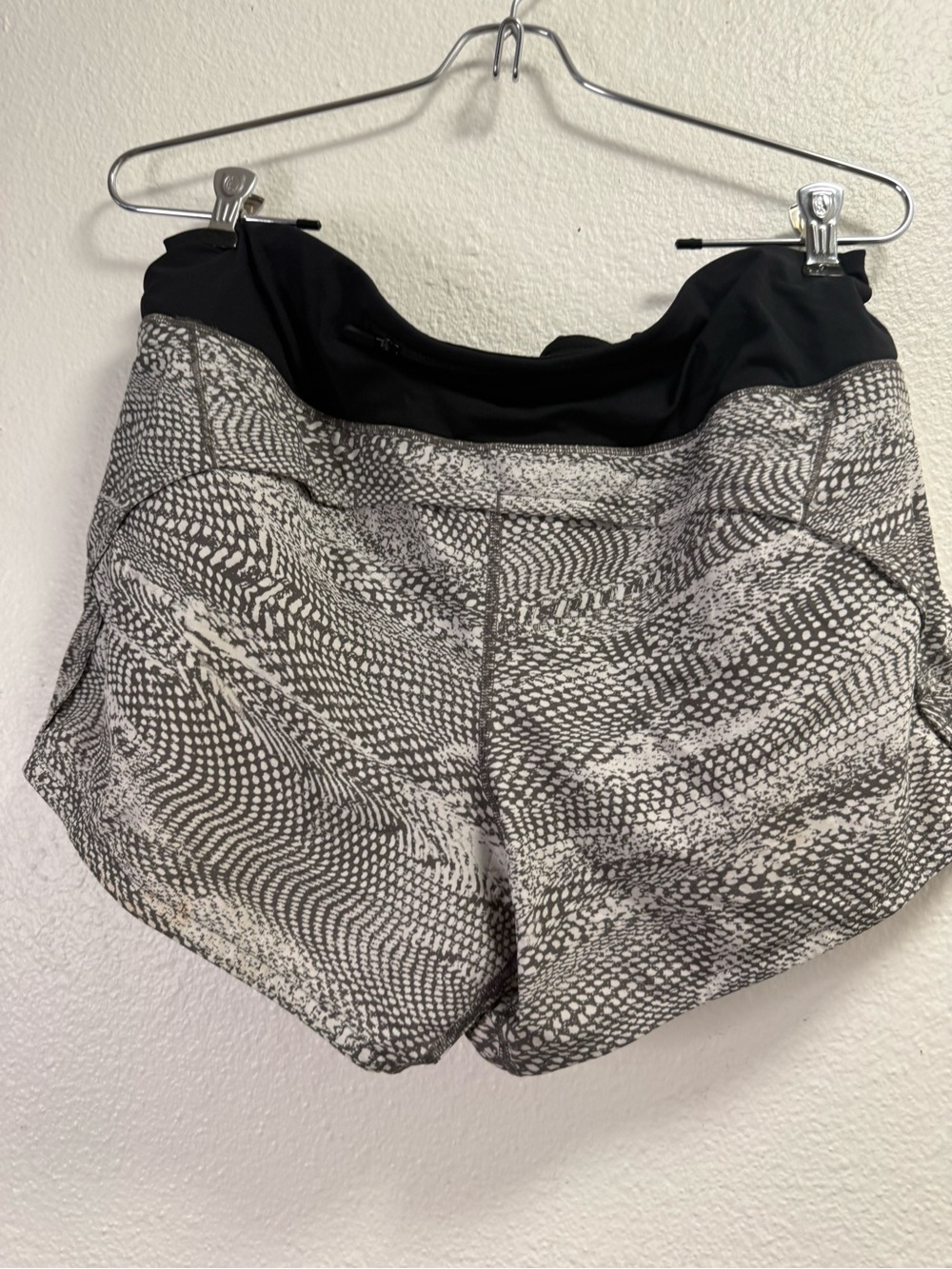 lululemon athletica short II 4” women size 12 Black and Gray Patterned Running - Picture 4 of 11